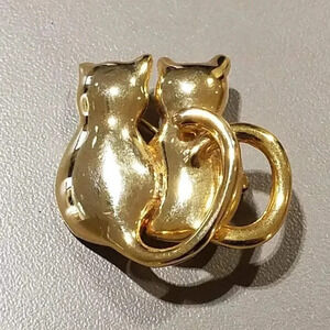 Two Sitting Cats Brooch Pin Gold Tone Heavy Solid